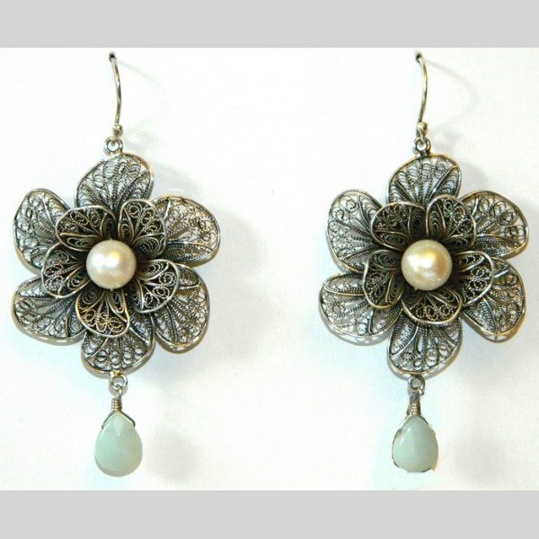 Orecchini fiore con pietre celeste